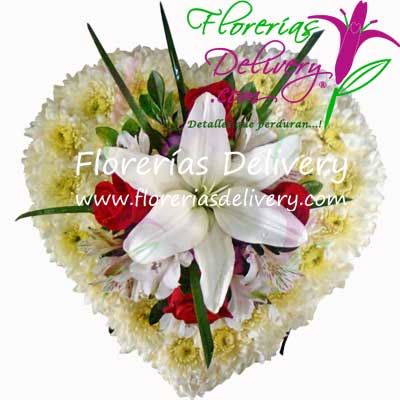 corazoncitos florales con rosas importadas, liliums perfumados, follaje verde y buenos insumos ... envios a Lima Callao Peru en menos de 3 o 4 horas el mismo dia a domicilio...